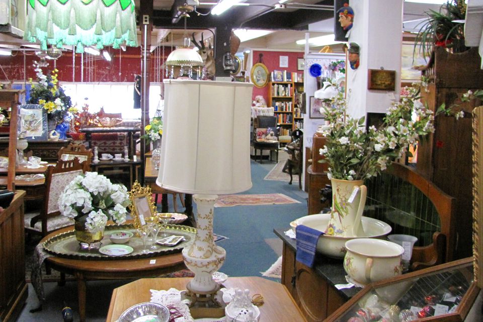 Pros and Cons of a Permanent Indoor Flea Market Booth