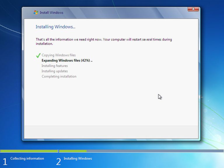 Screenshot of Windows 7 setup expanding and installing Windows files