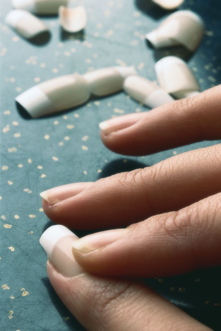 how-to-apply-fake-nails-at-home