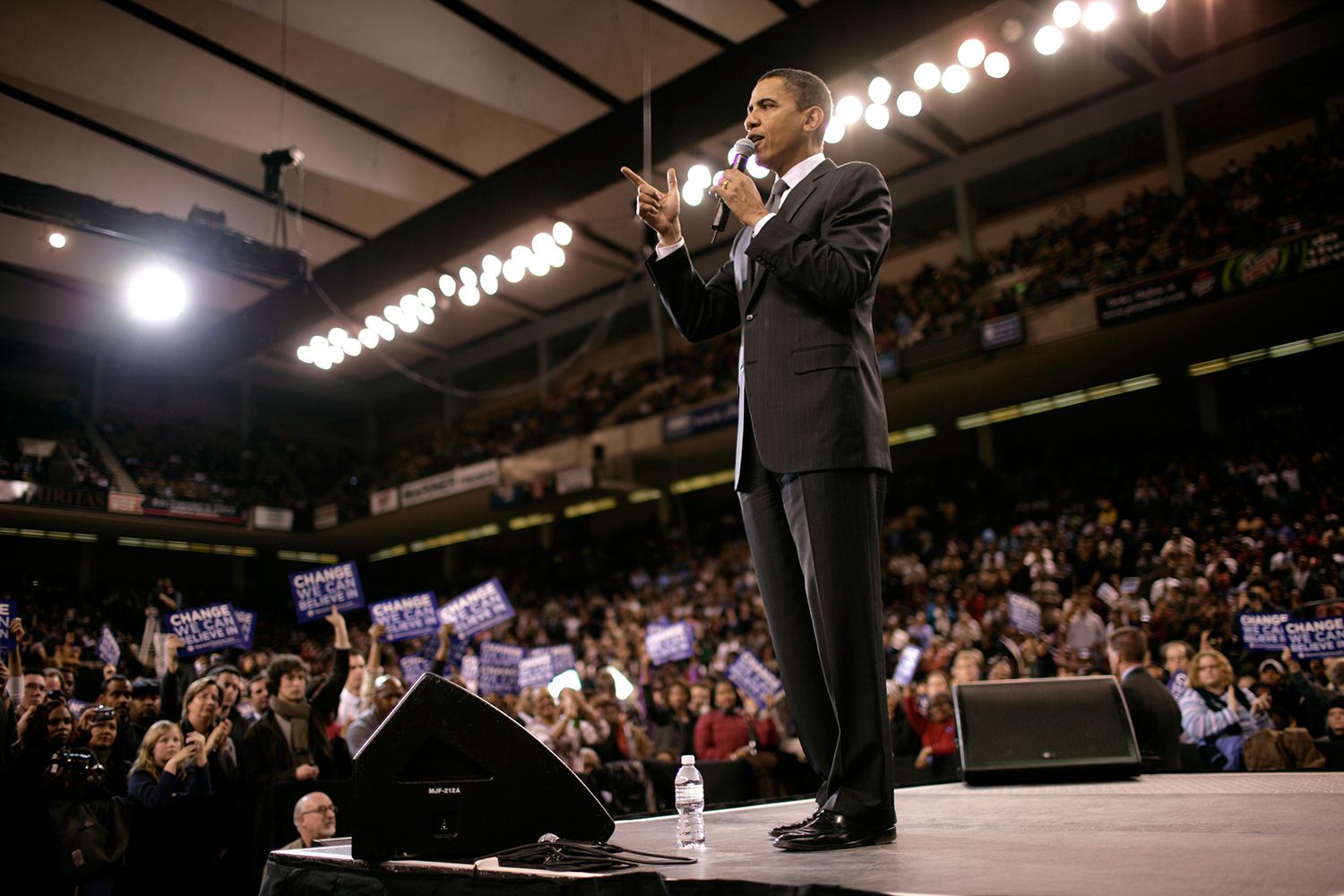 Did the speaker. Speech. Speech 99. Good Speech photo.