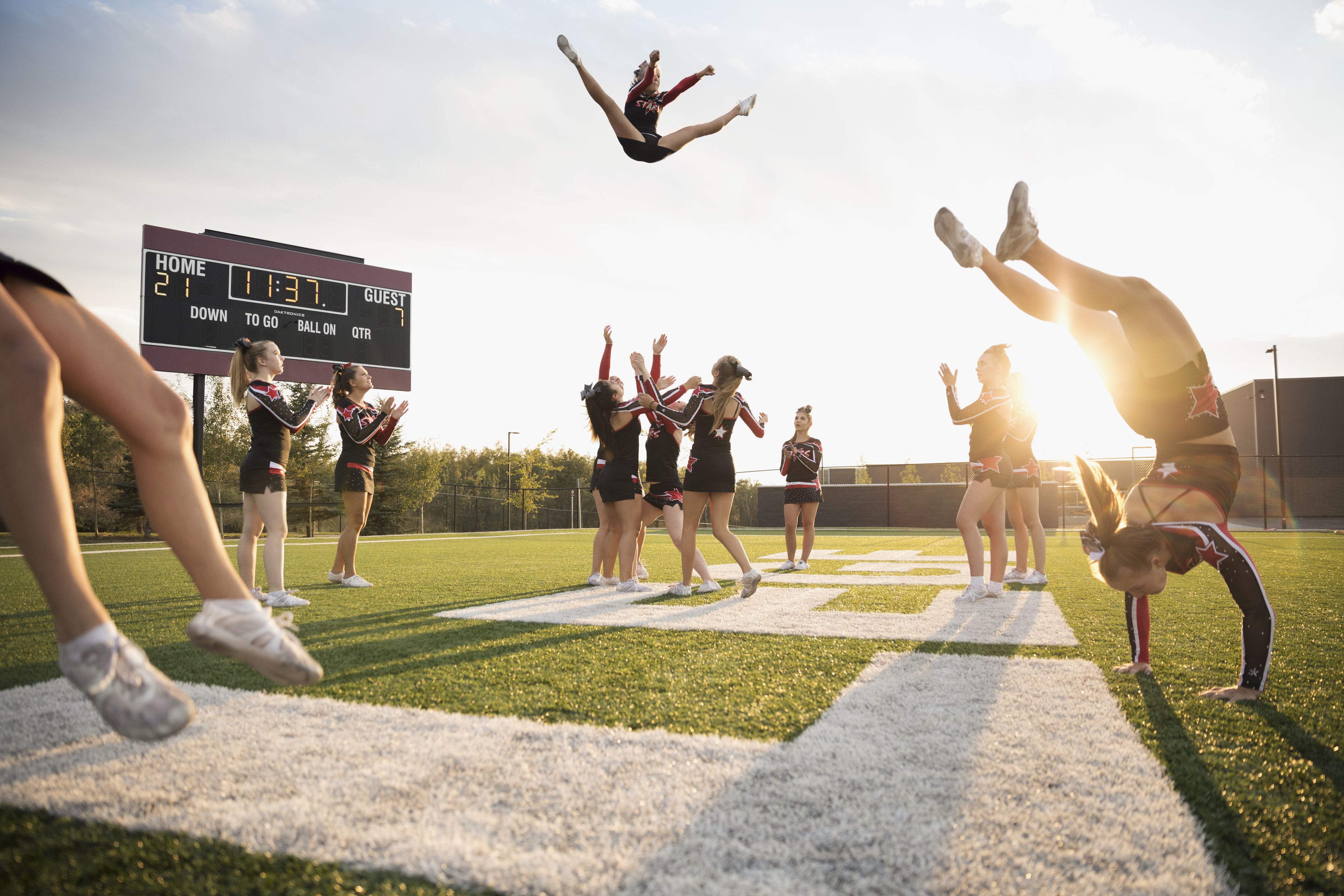 the-facts-on-the-3-main-cheerleading-positions