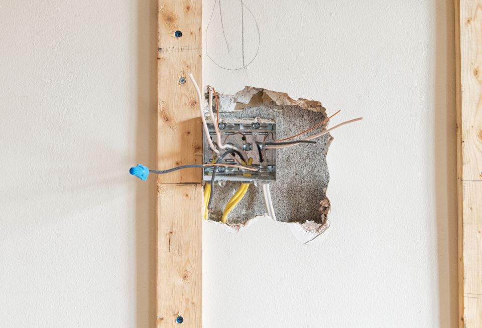 install-electrical-wires-in-closed-walls