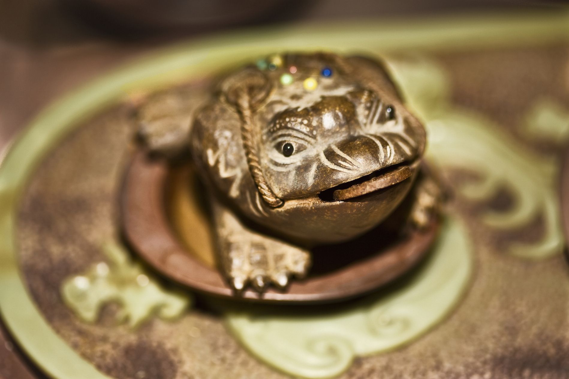 how-to-place-your-feng-shui-money-frog