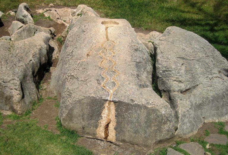 piedra-de-sacrificio-en-vilcashuaman.JPG