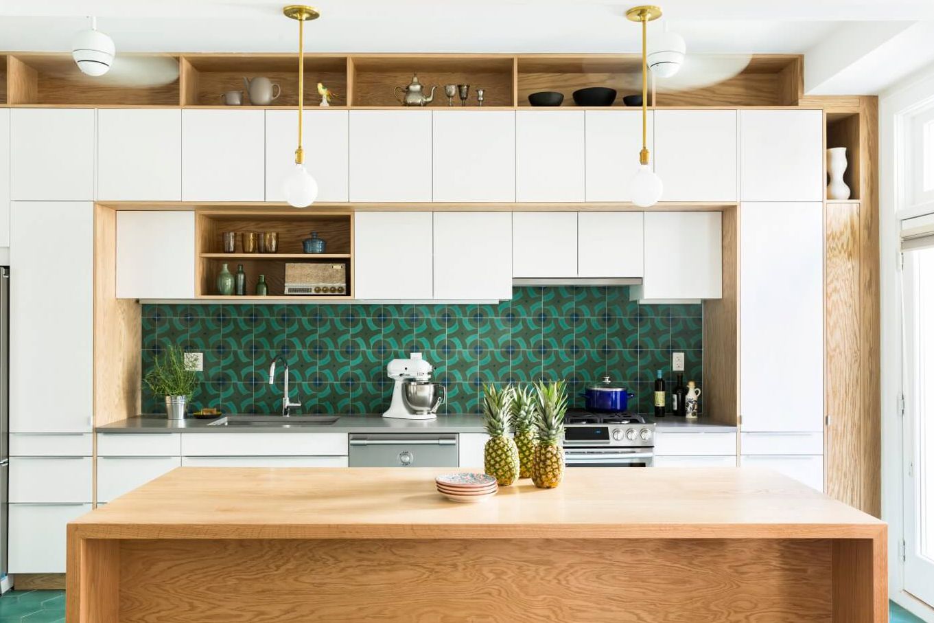 Bold Graphic Backsplash Via Smallspaces.about.com 57ba2f8d5f9b58cdfd1bd09b 