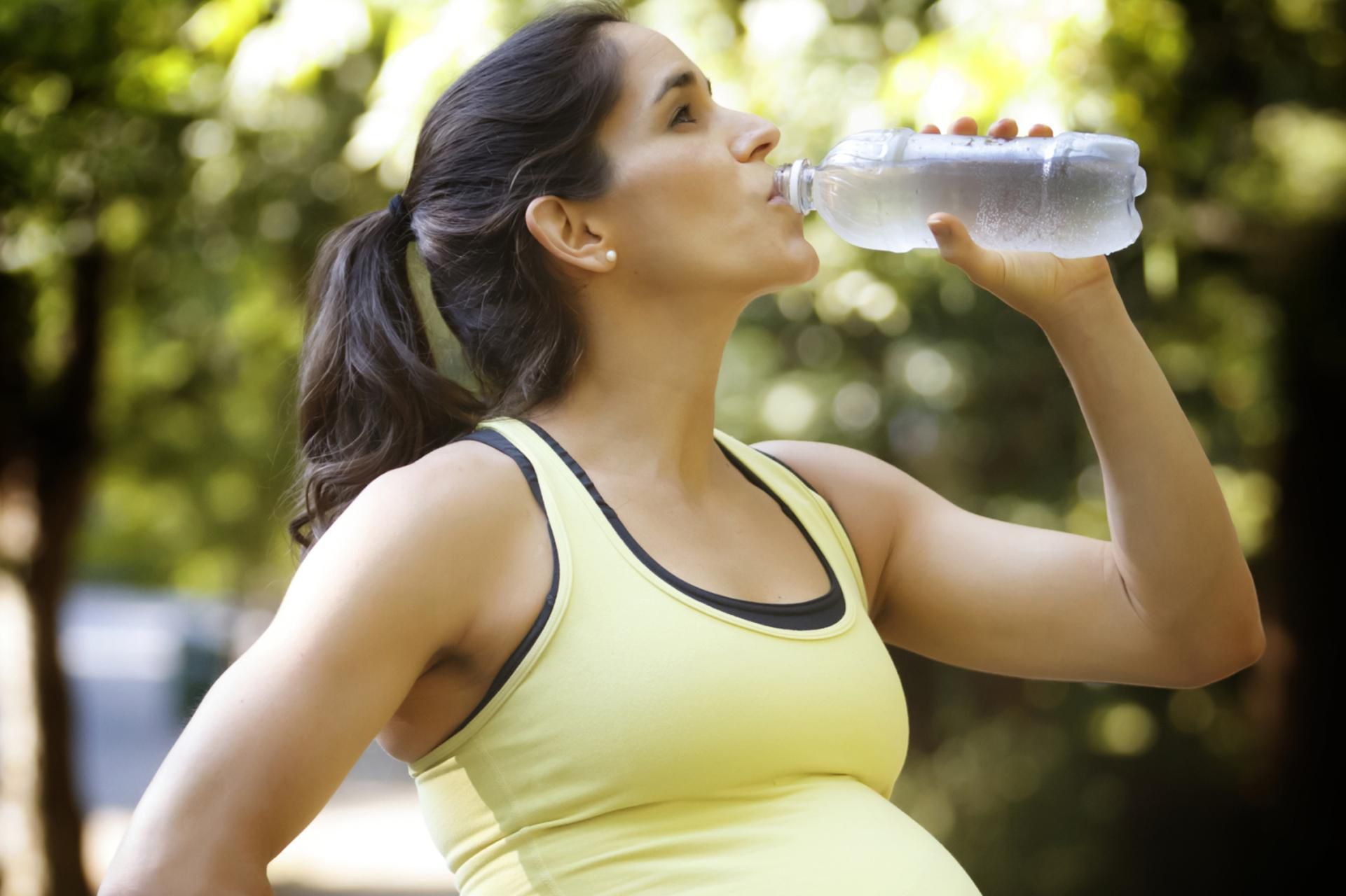 How Much Water Should Breastfeeding Moms Drink?