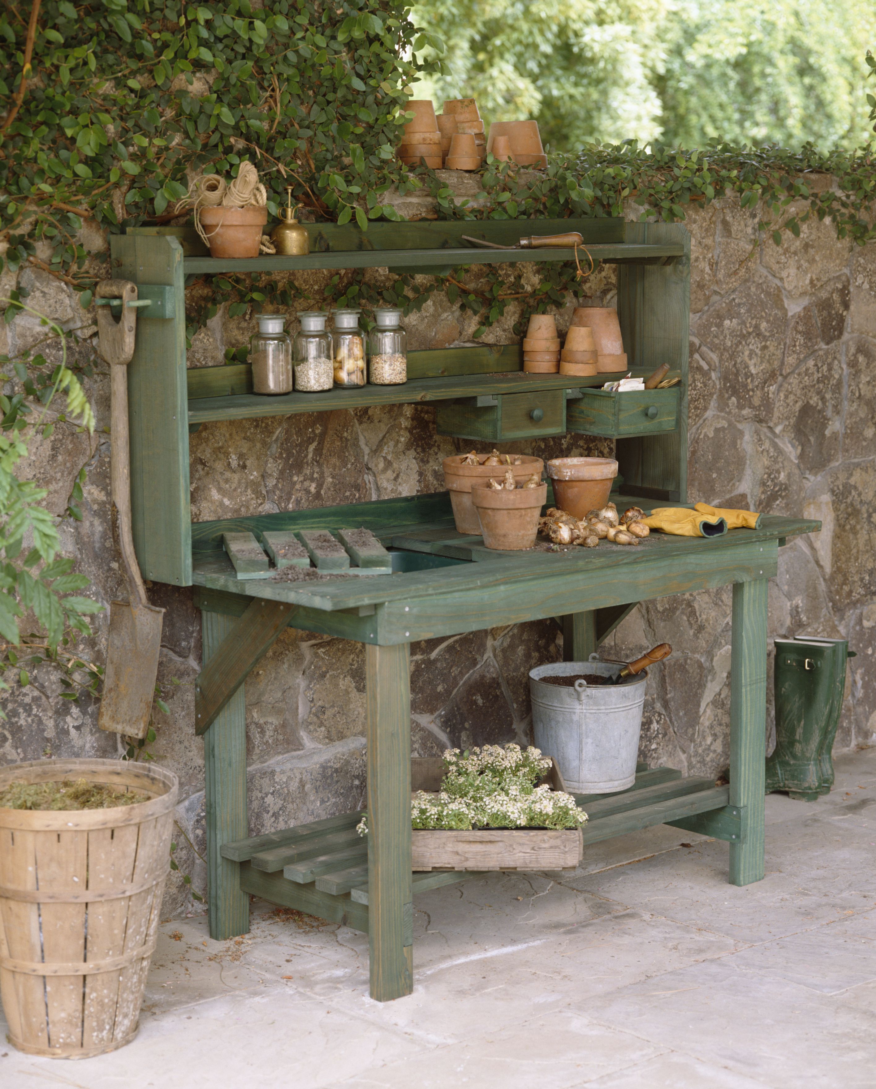 What to Look for in a Potting Bench