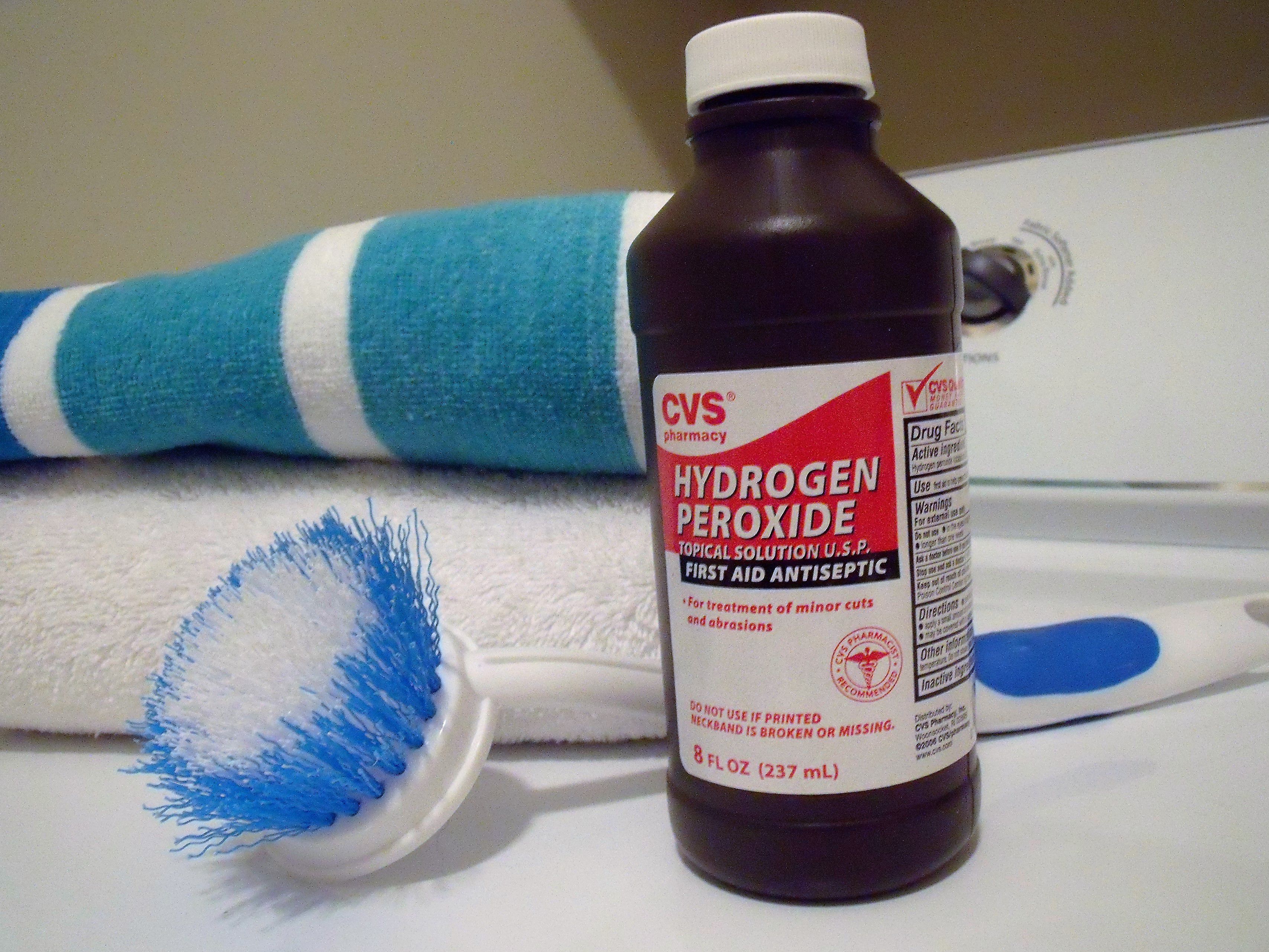 5 Reasons To Use Hydrogen Peroxide For Laundry