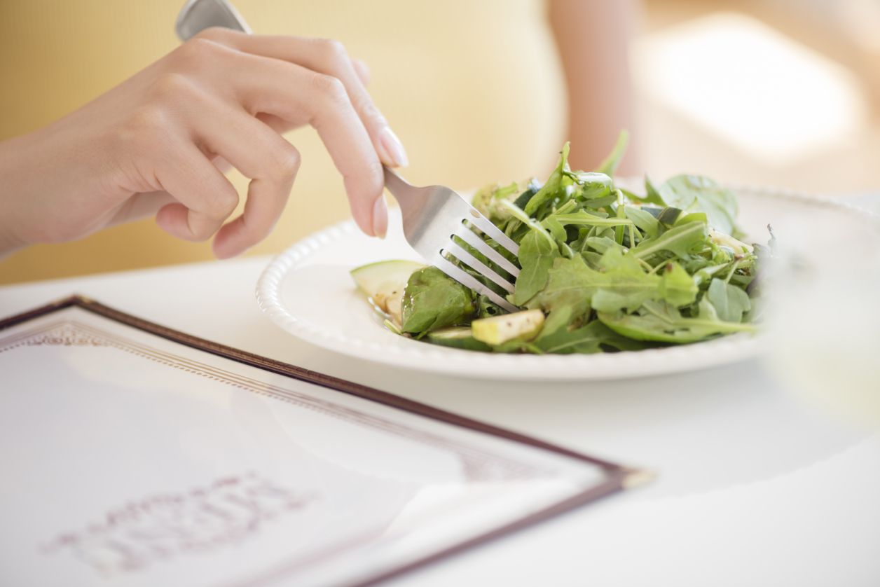Cómo comer sano fuera de casa