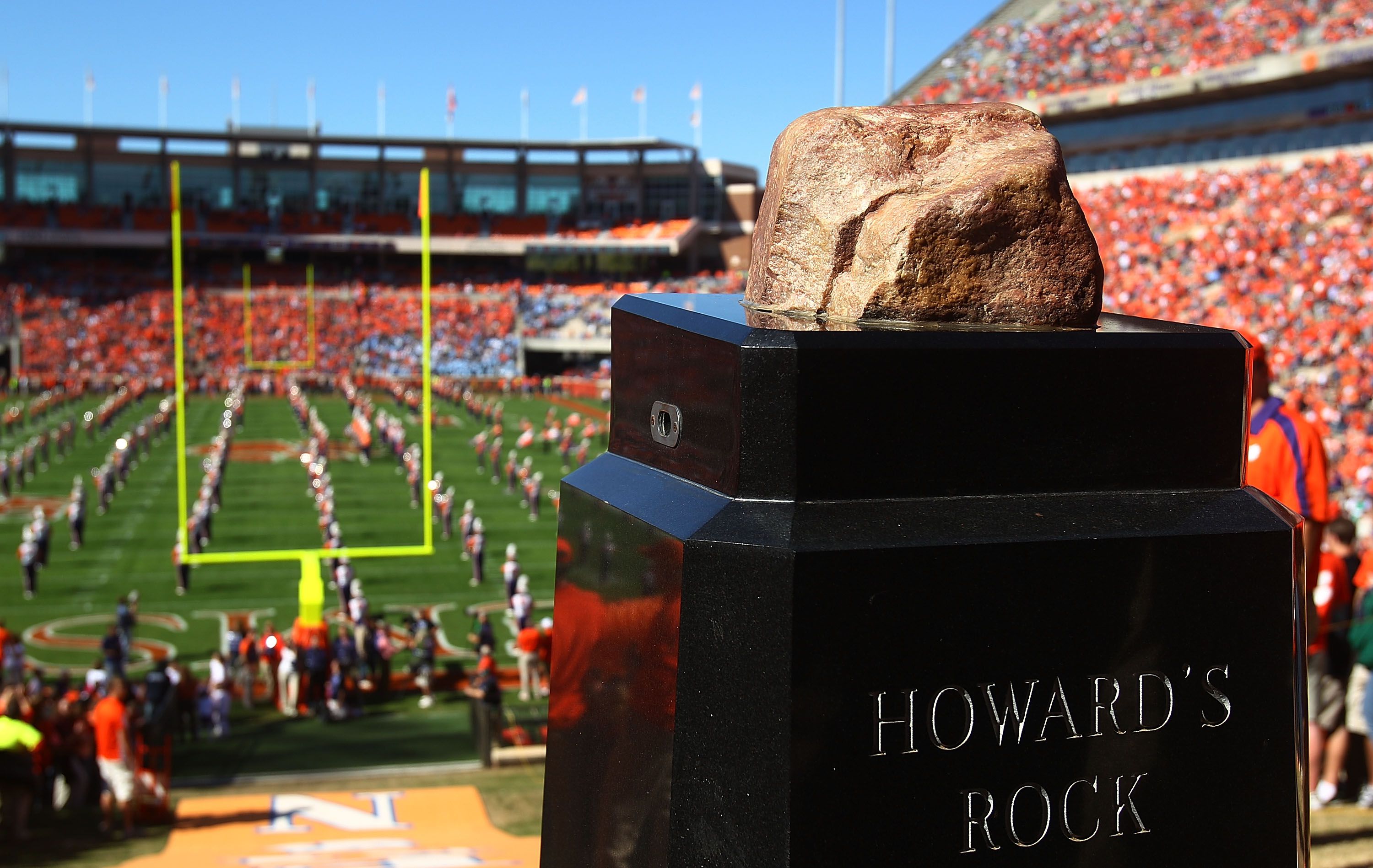 Football rock. Говард Шор. Rock Howard. Говард Шор молодой. College Rock.