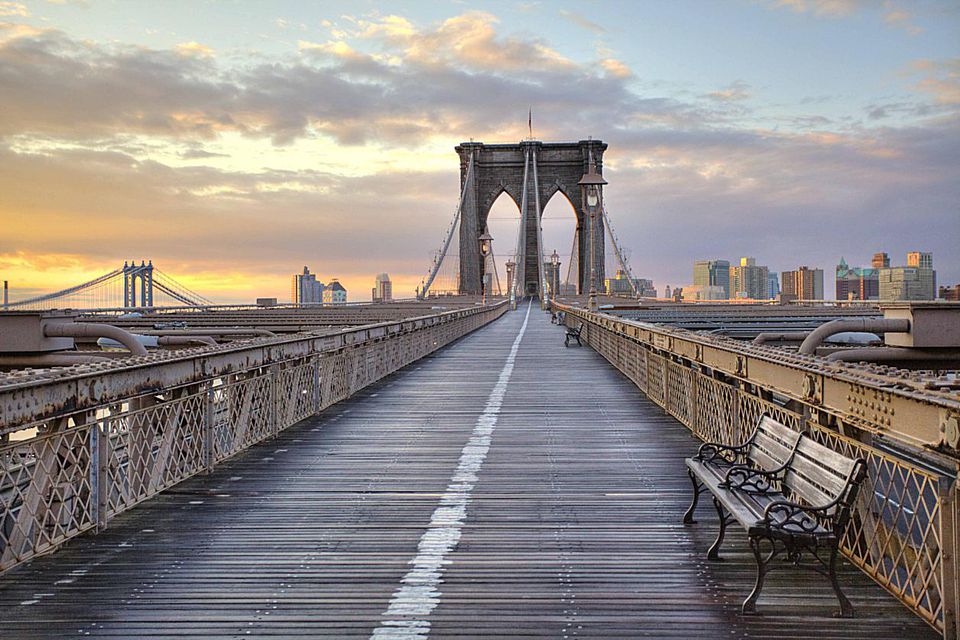 How to Cross the Brooklyn Bridge from Manhattan