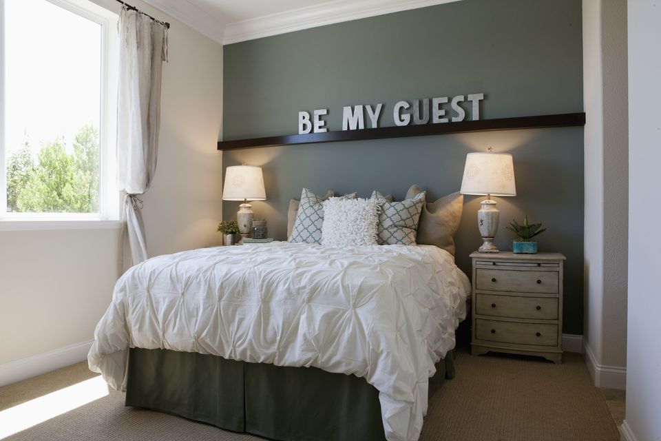 18 Tips To Make Your Guest Room Feel Like Home   GettyImages 513040397 583b37d83df78c6f6ad71fe8 