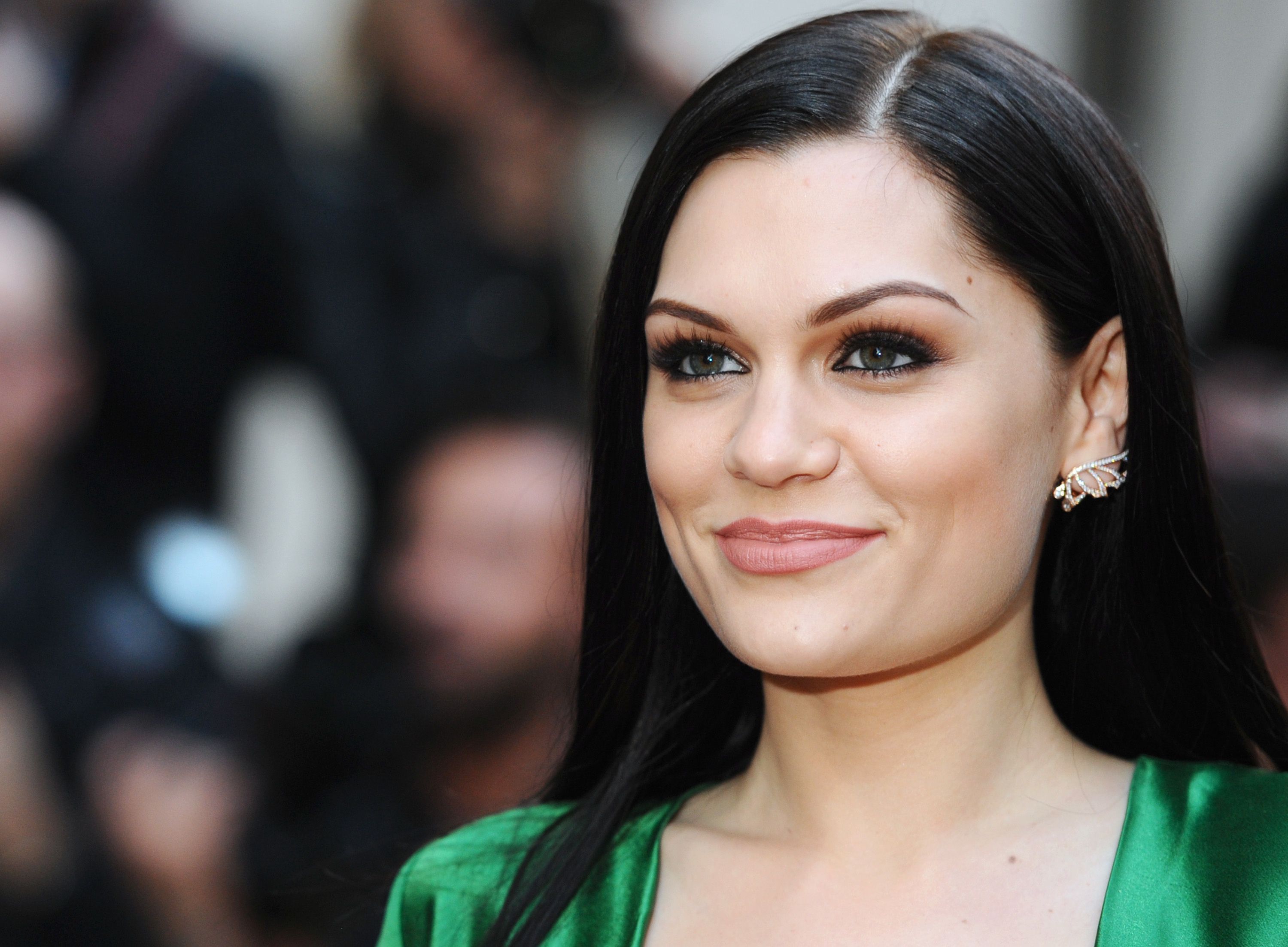 Jessie J Debuts Blue Hair at the 2015 Grammy Awards - wide 5