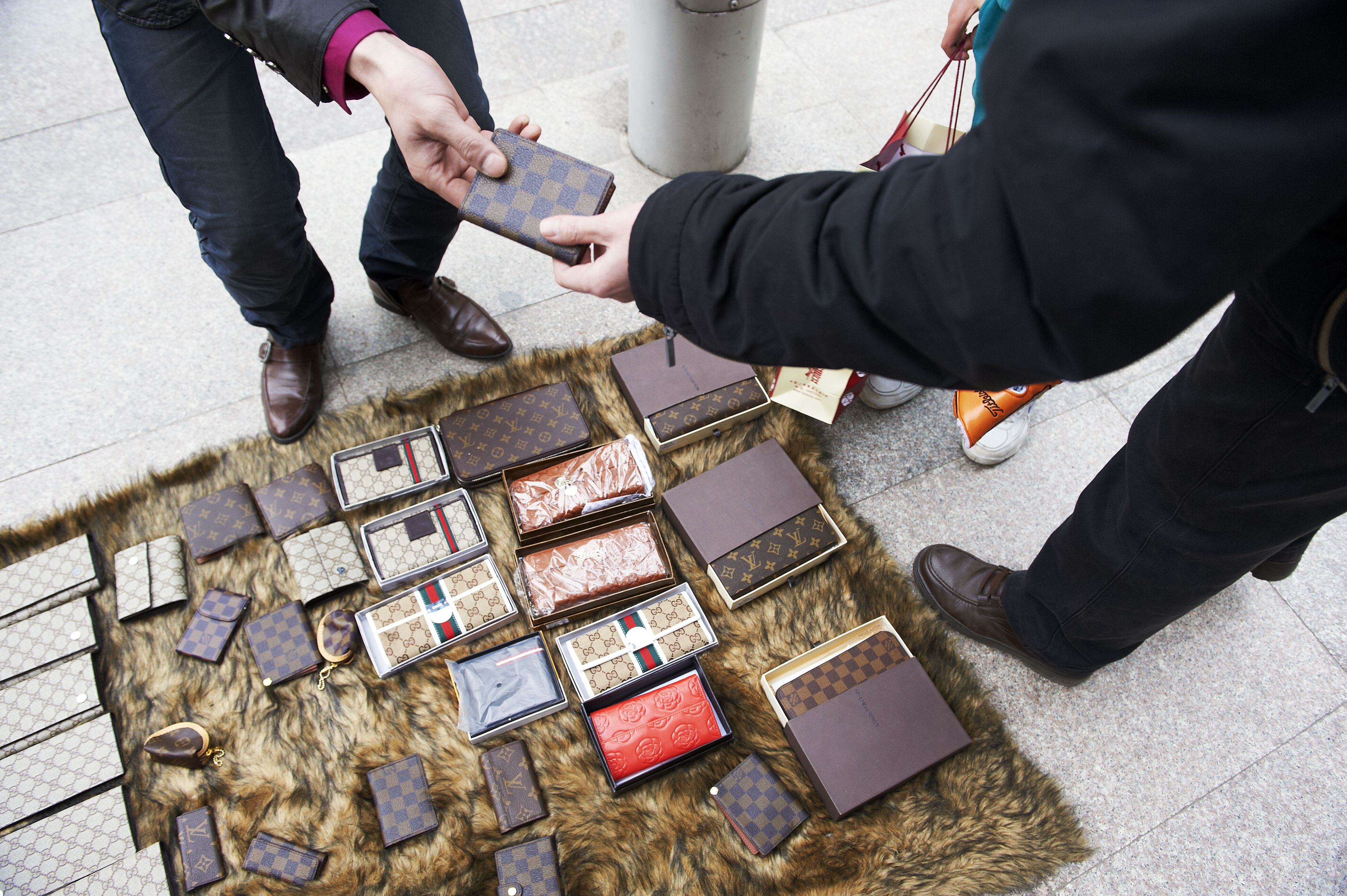 Shanghai&#39;s Famous Fake Market at 580 Nanjing West Road Closed