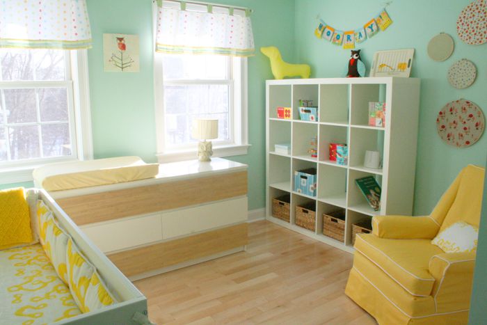 Gender-neutral, aqua and yellow nursery