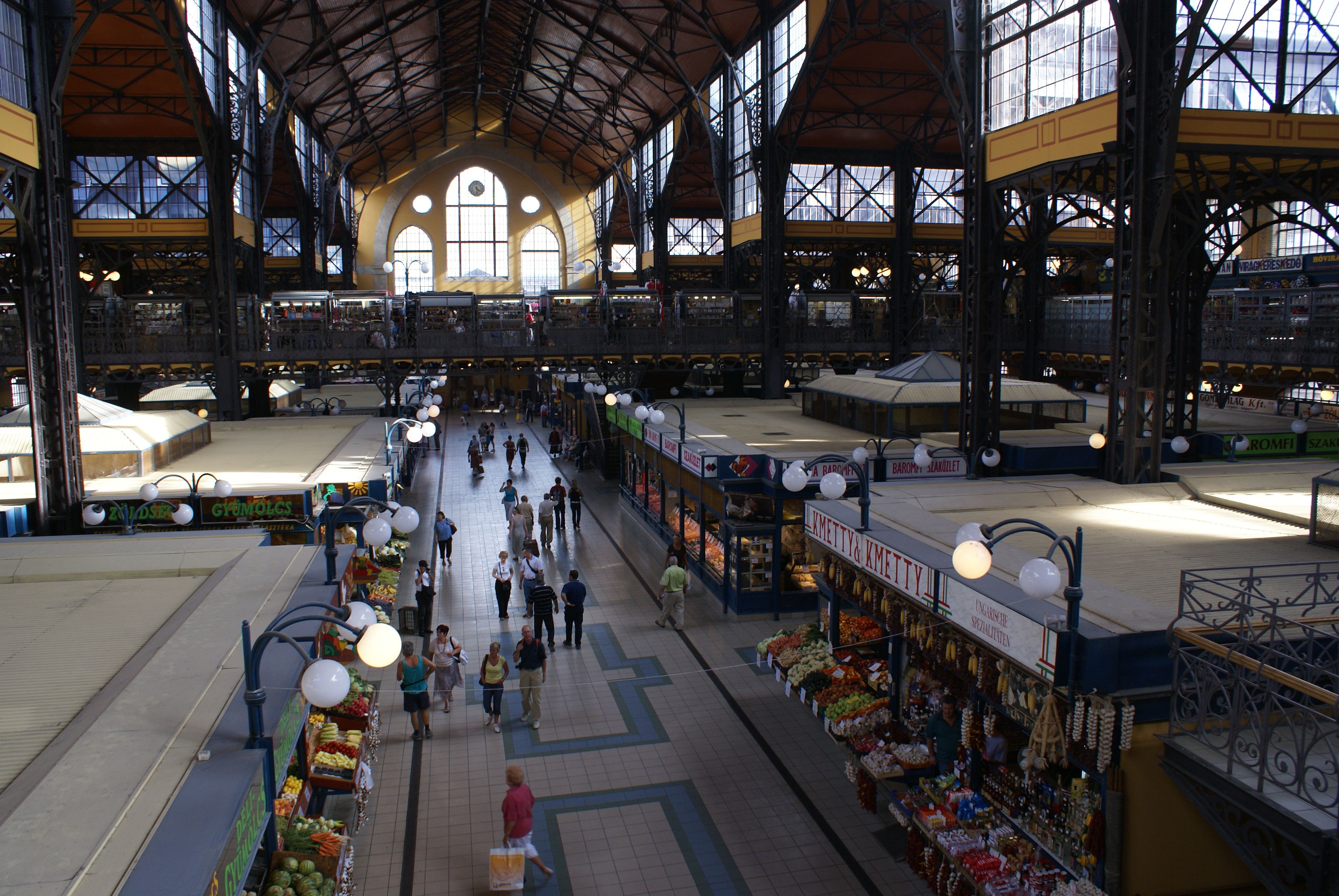 Shopping  at Budapest  s Great Market Hall