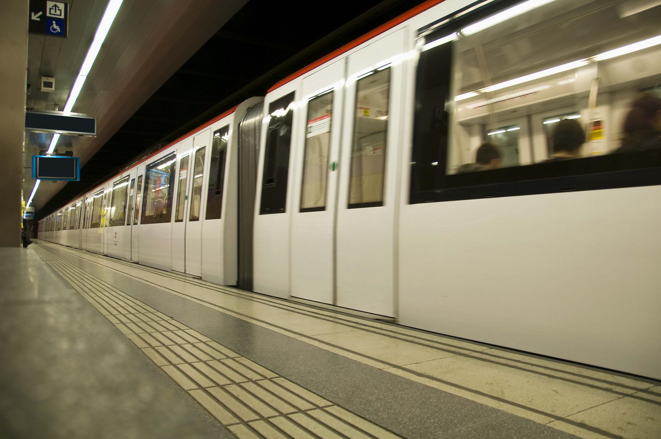 Tips for Using the Barcelona Metro