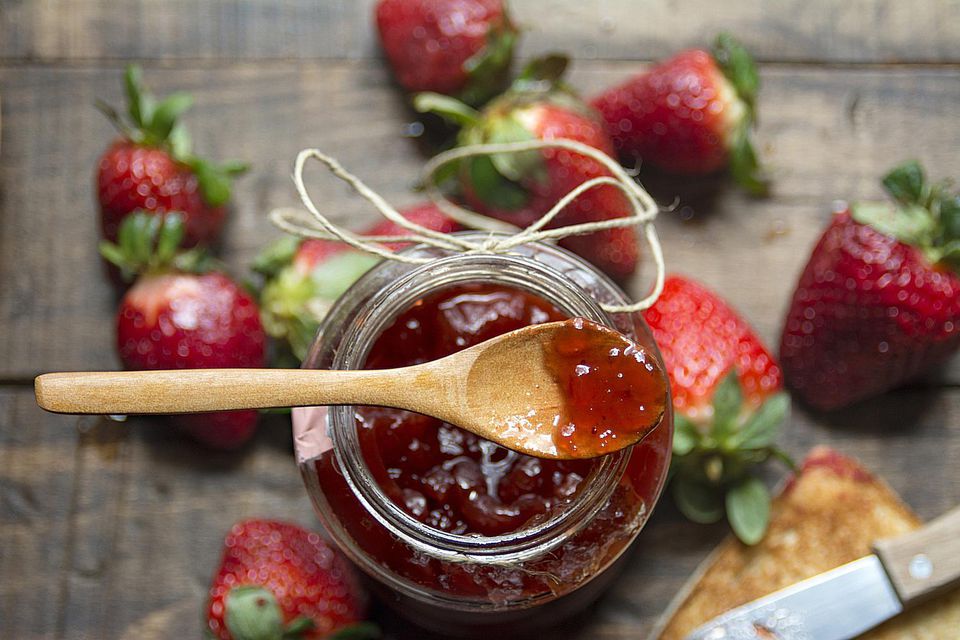 6 Trusted Ways To Sterilise Jars for Jams and Preserves