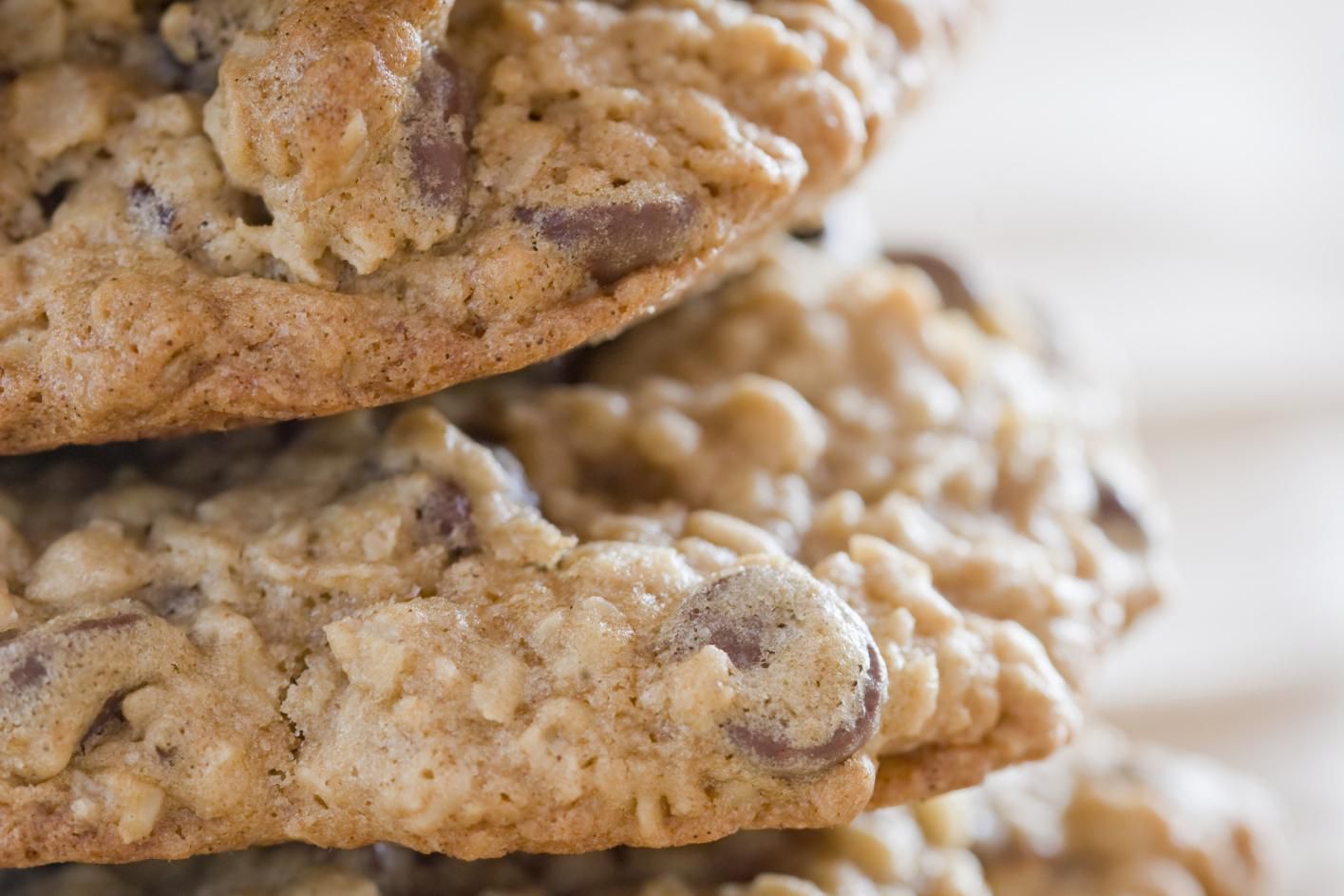 Low-Calorie Chocolate Chip Oatmeal Cookies Recipe