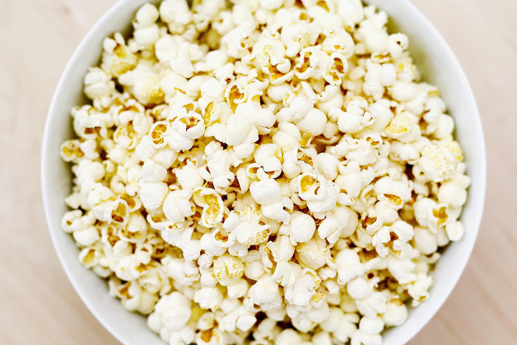 Making colored popcorn with photo instructions
