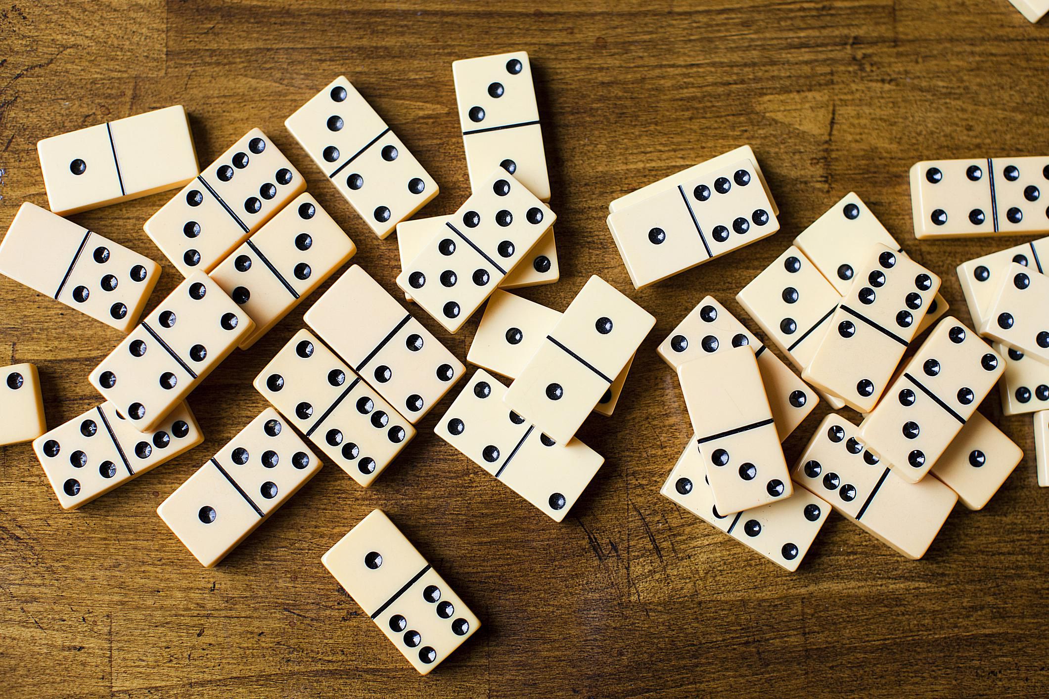 online dominoes game