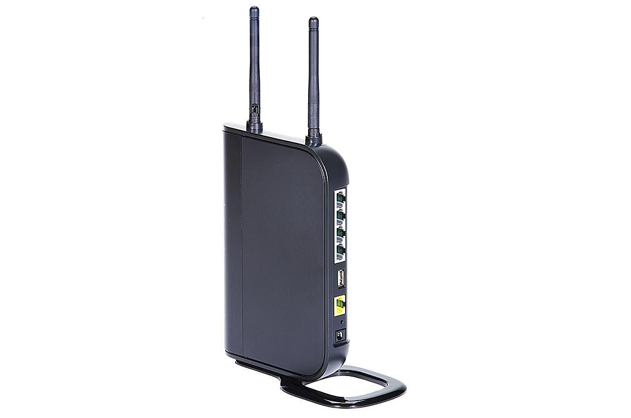 Upgrading The Wi Fi Antenna On A Wireless Router 4042