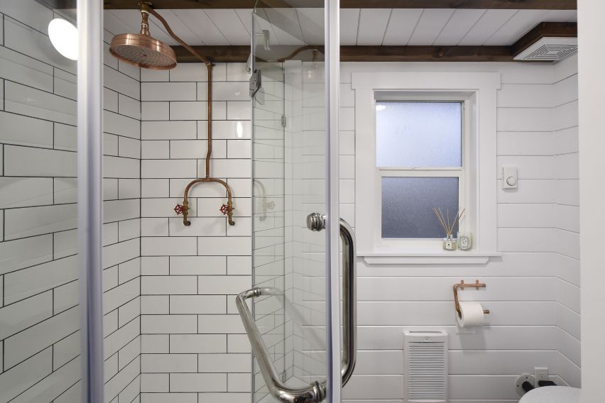 33 Small Shower Ideas for Tiny Homes and Tiny Bathrooms