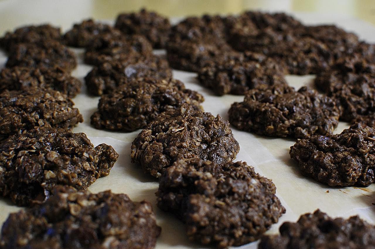 No-Bake Dairy-Free Vegan Chocolate Oatmeal Cookies Recipe