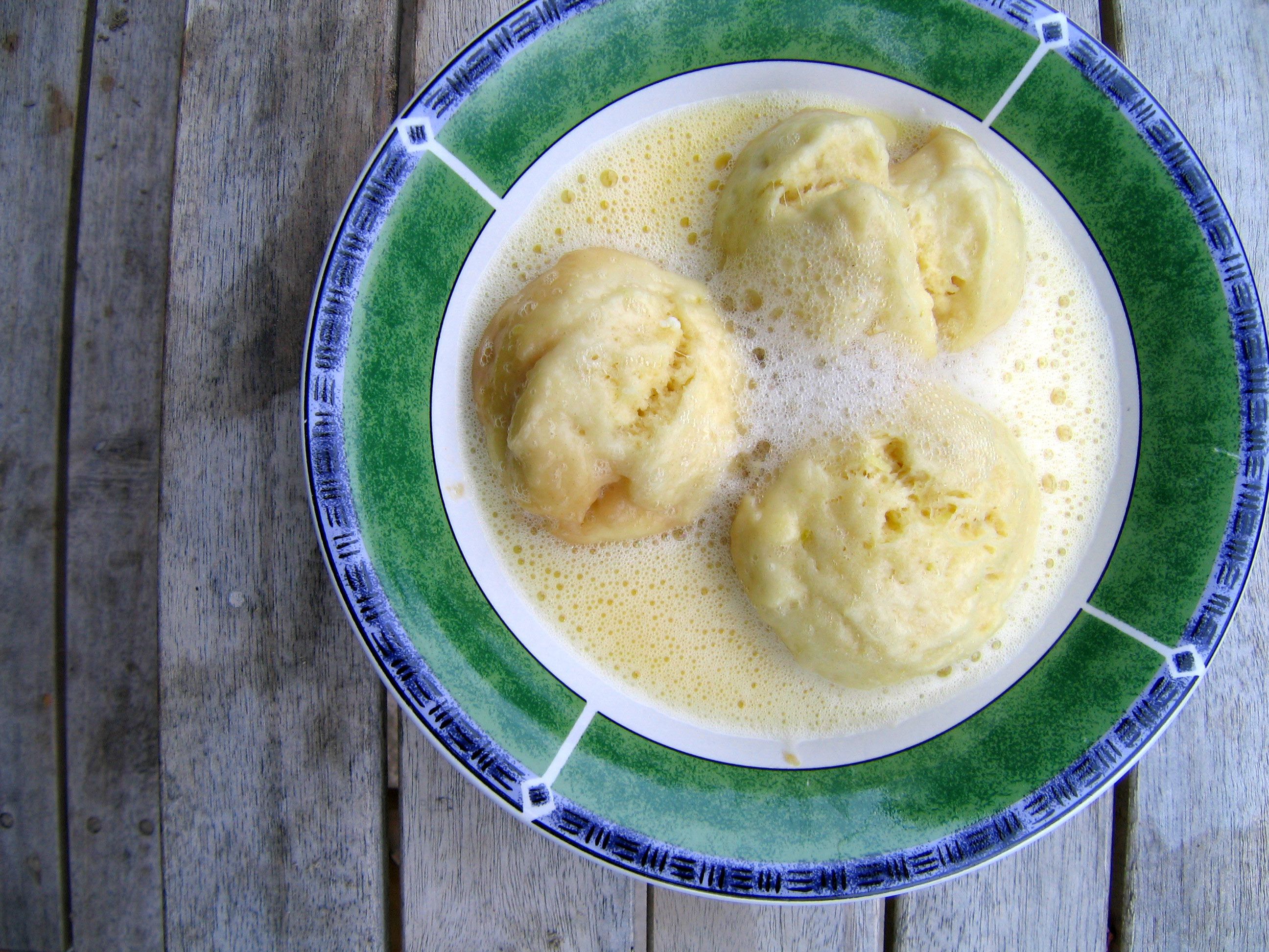 Recipe for Dumplings and Vanilla Sauce -- Dampfnudeln