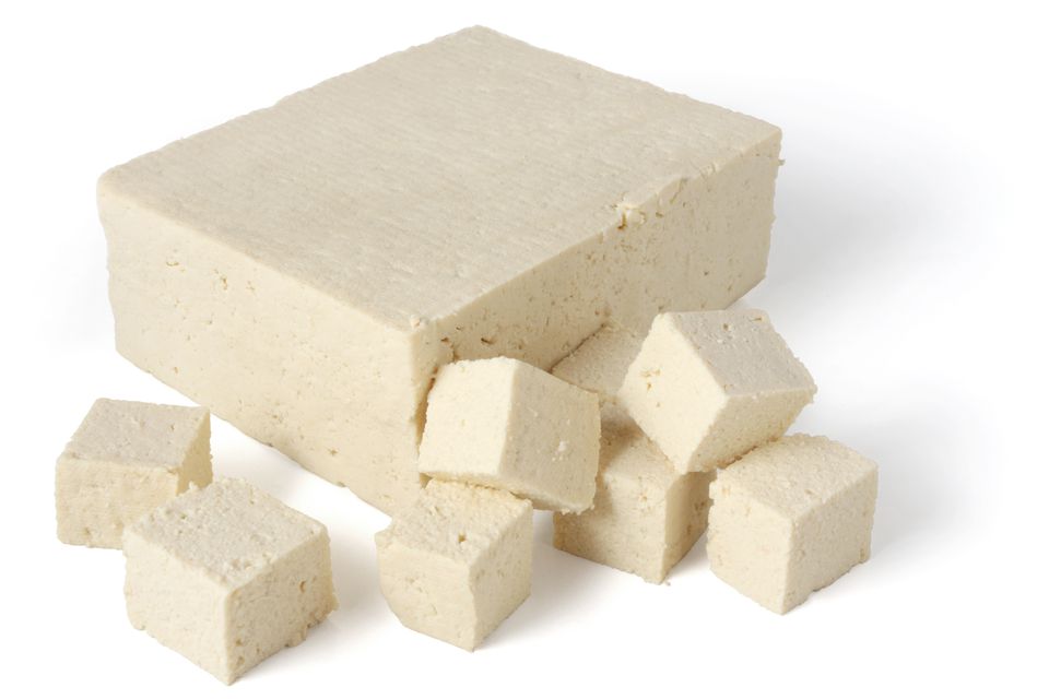 8 RAZONES PARA NO COMER TOFU Organic-tofu-isolated-on-white-182730038-584c8ca85f9b58a8cd34ba1d