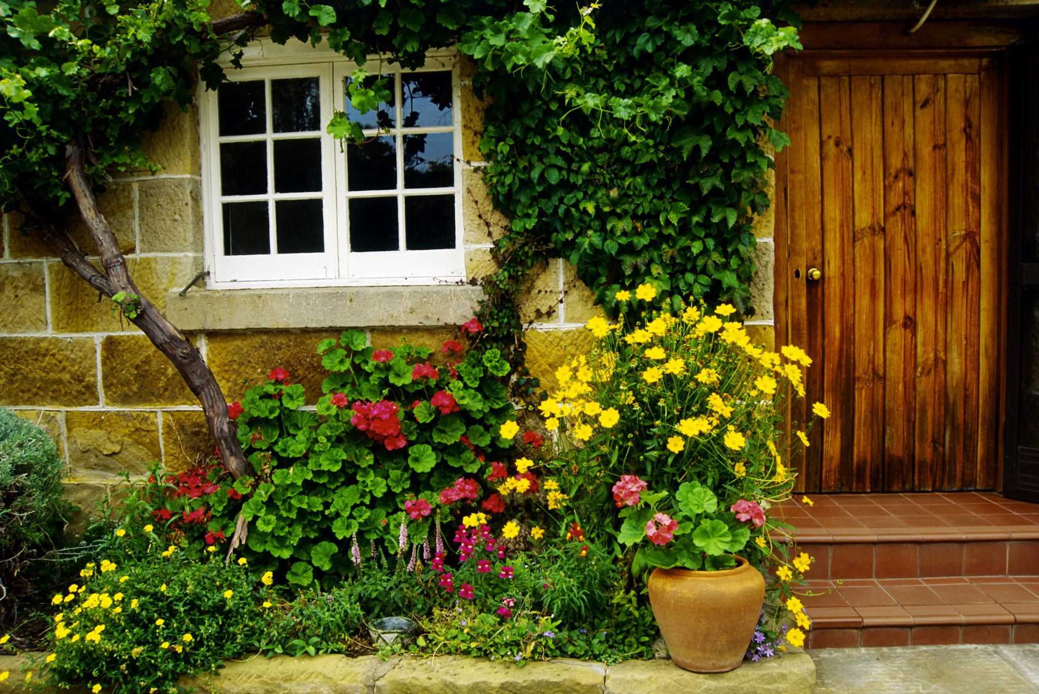 Small Garden Design for Front Yards