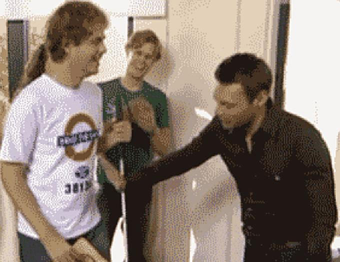 ryan seacrest tried to highfive a blind guy
