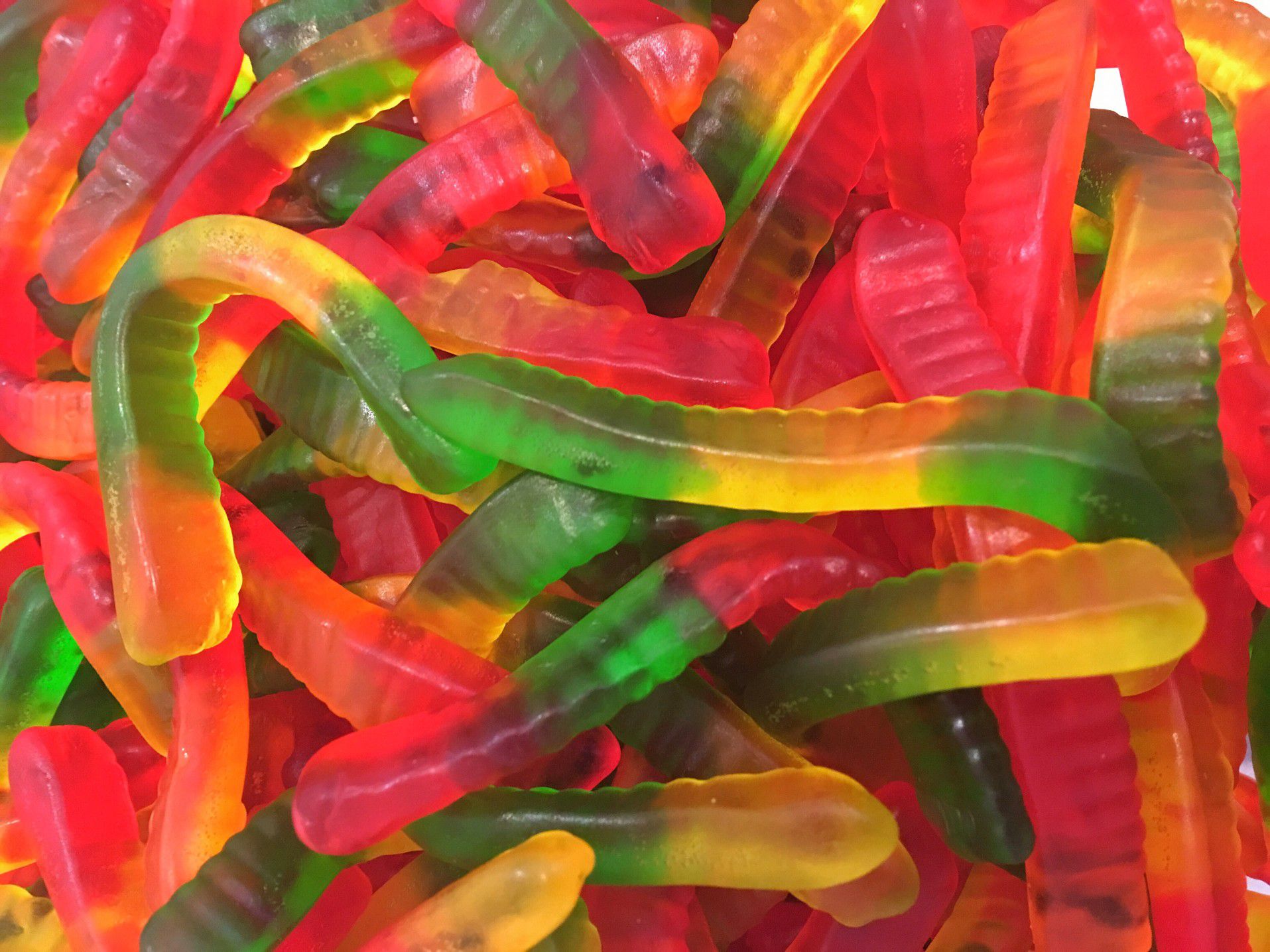 homemade-gummy-worms-candy-recipe