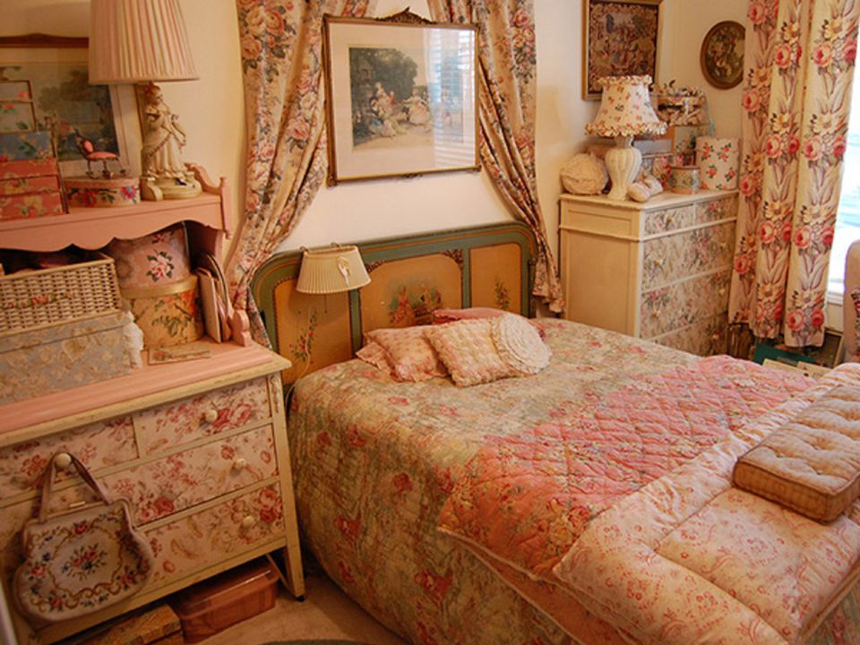 Vintage Bedroom Decorating Ideas and Photos