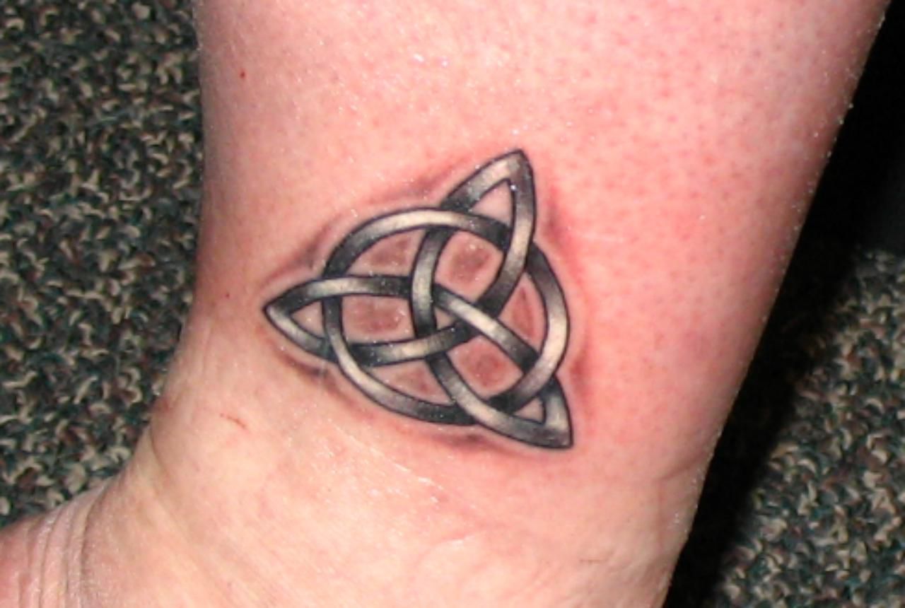 Meaning Of The Irish Trinity Knot Triquetra Symbol 