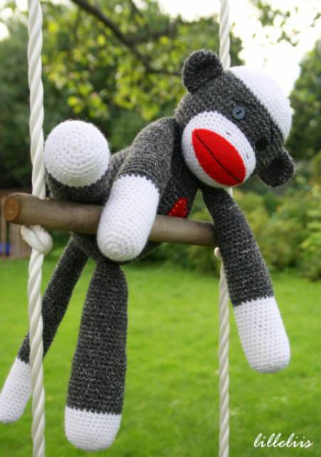 10-free-sock-monkey-crochet-patterns