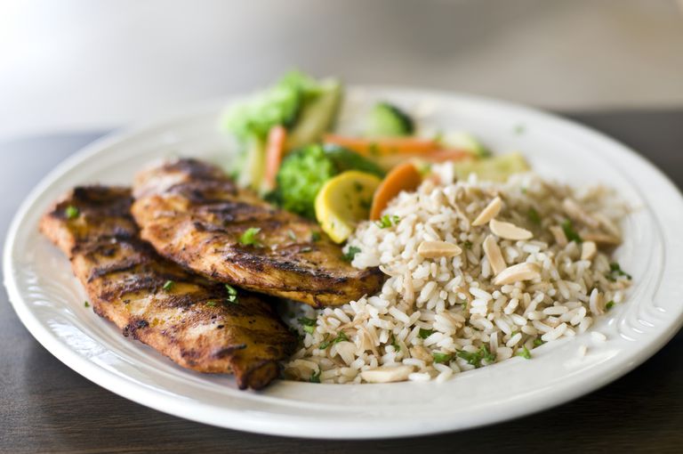 Grilled chicken with rice and veggies