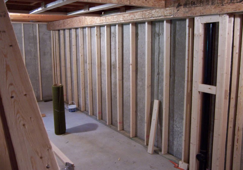 Framing Timbers On Basement Wall 1000 x 700 56a49f7f5f9b58b7d0d7e208