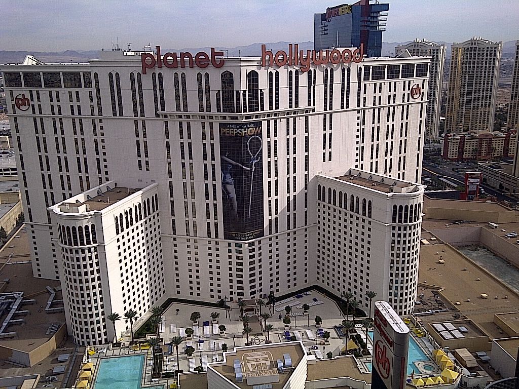 planet hollywood las vegas casino with fountains