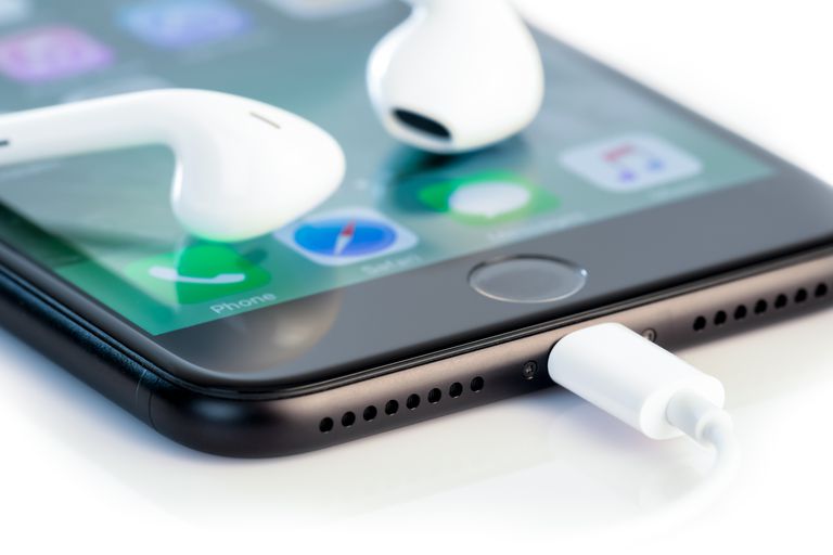 Apple iPhone 7 Plus Home Screen dan New Headphones