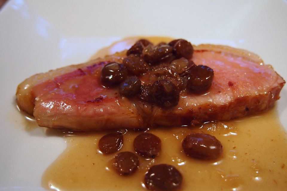 Ham steak with Raisins sauce