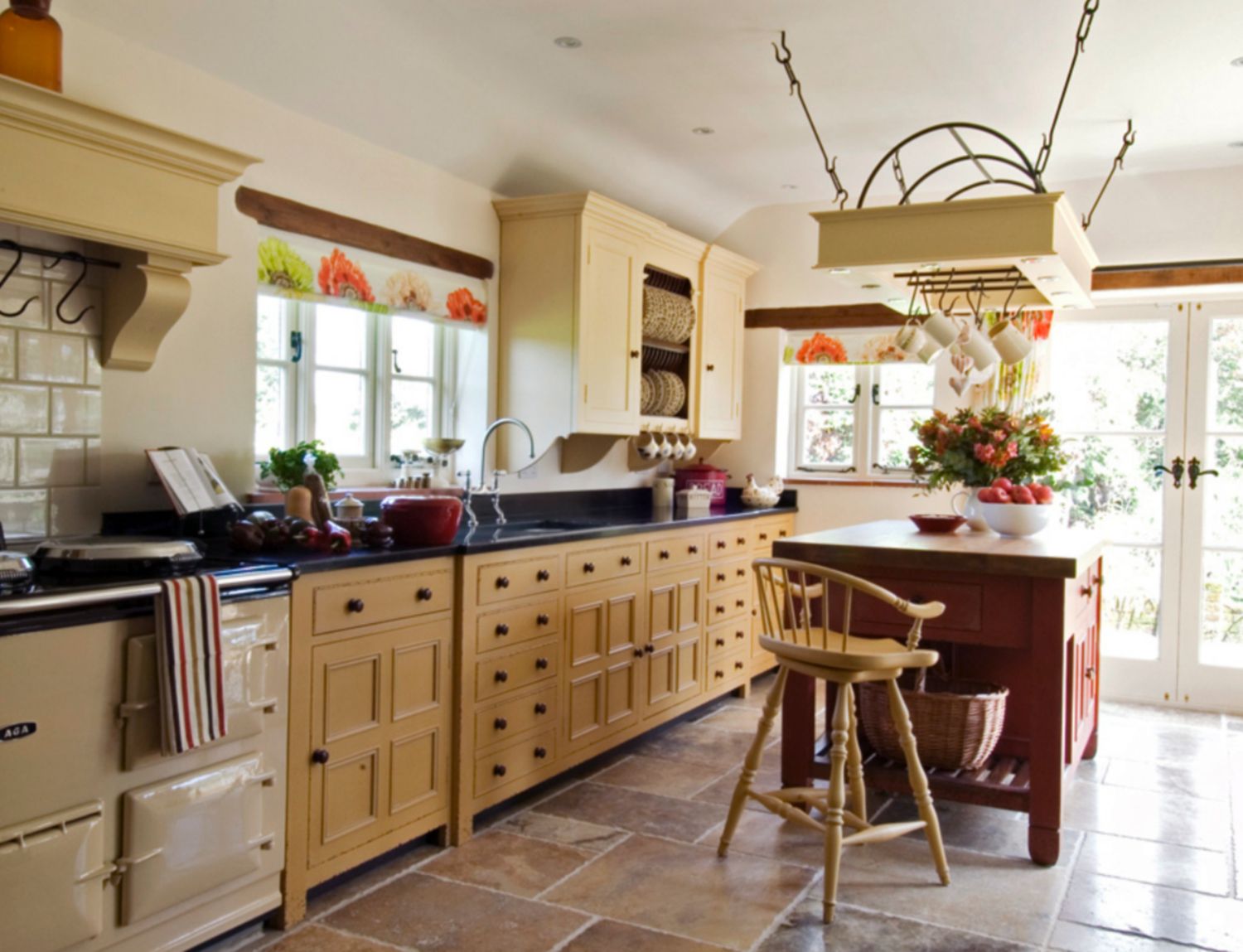 Freestanding Cabinets Offer a Classic Kitchen Look