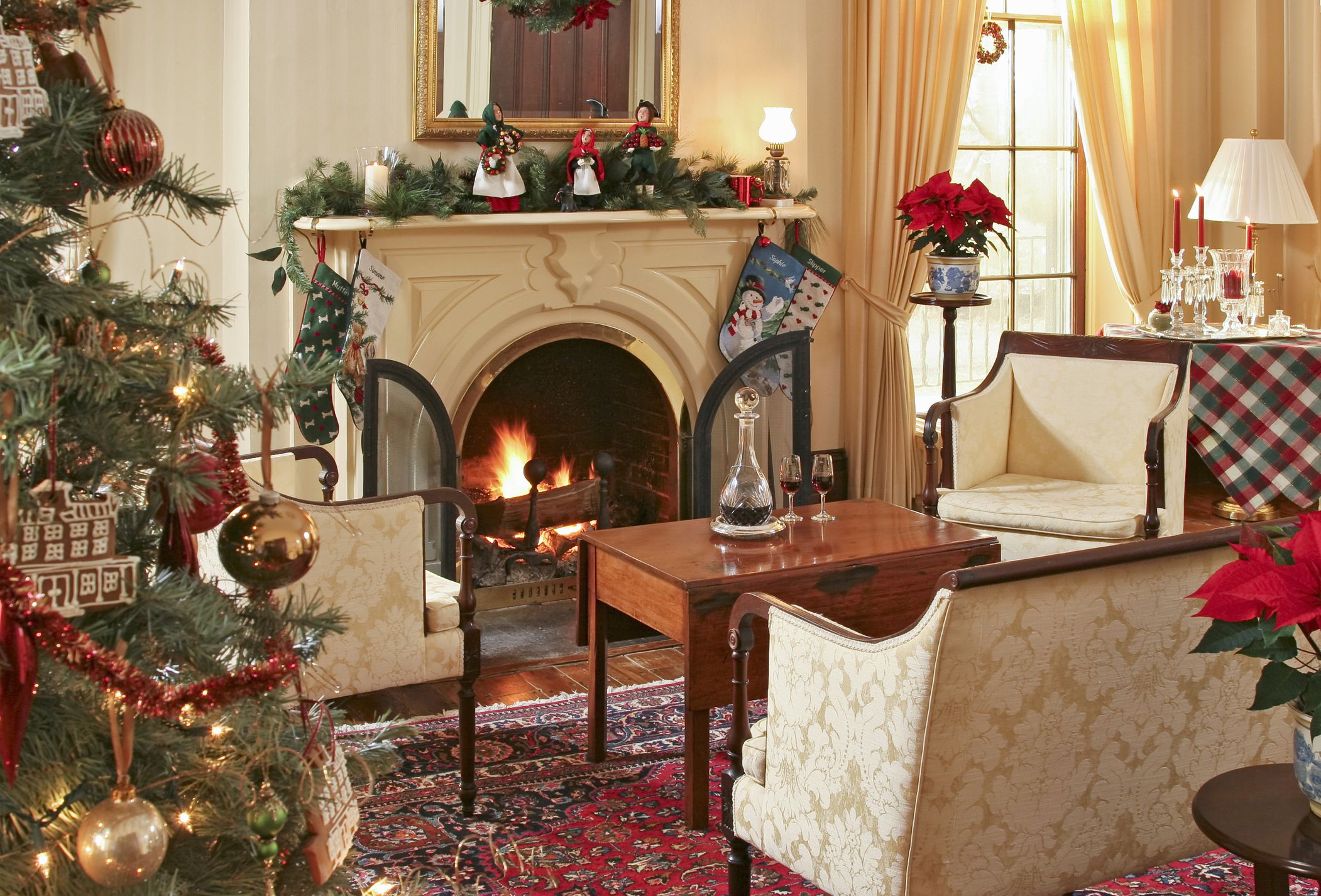 beautiful living rooms decorated for christmas - Nathalifeofart