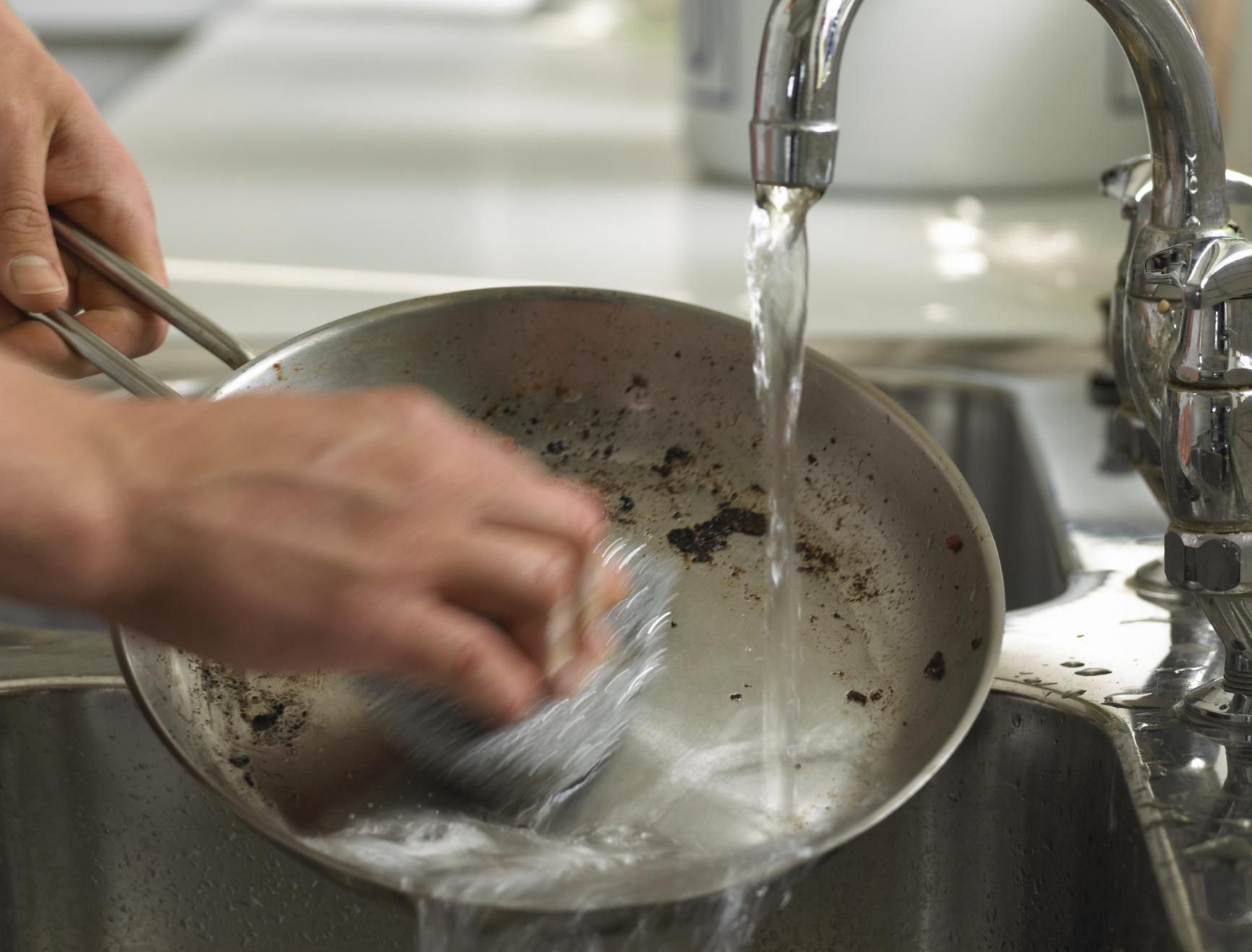 Cleaning Pots and Pans With Baking Soda