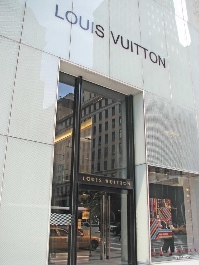1974 Louis Vuitton advertising at Saks Fifth Avenue. #louisvuitton #vi