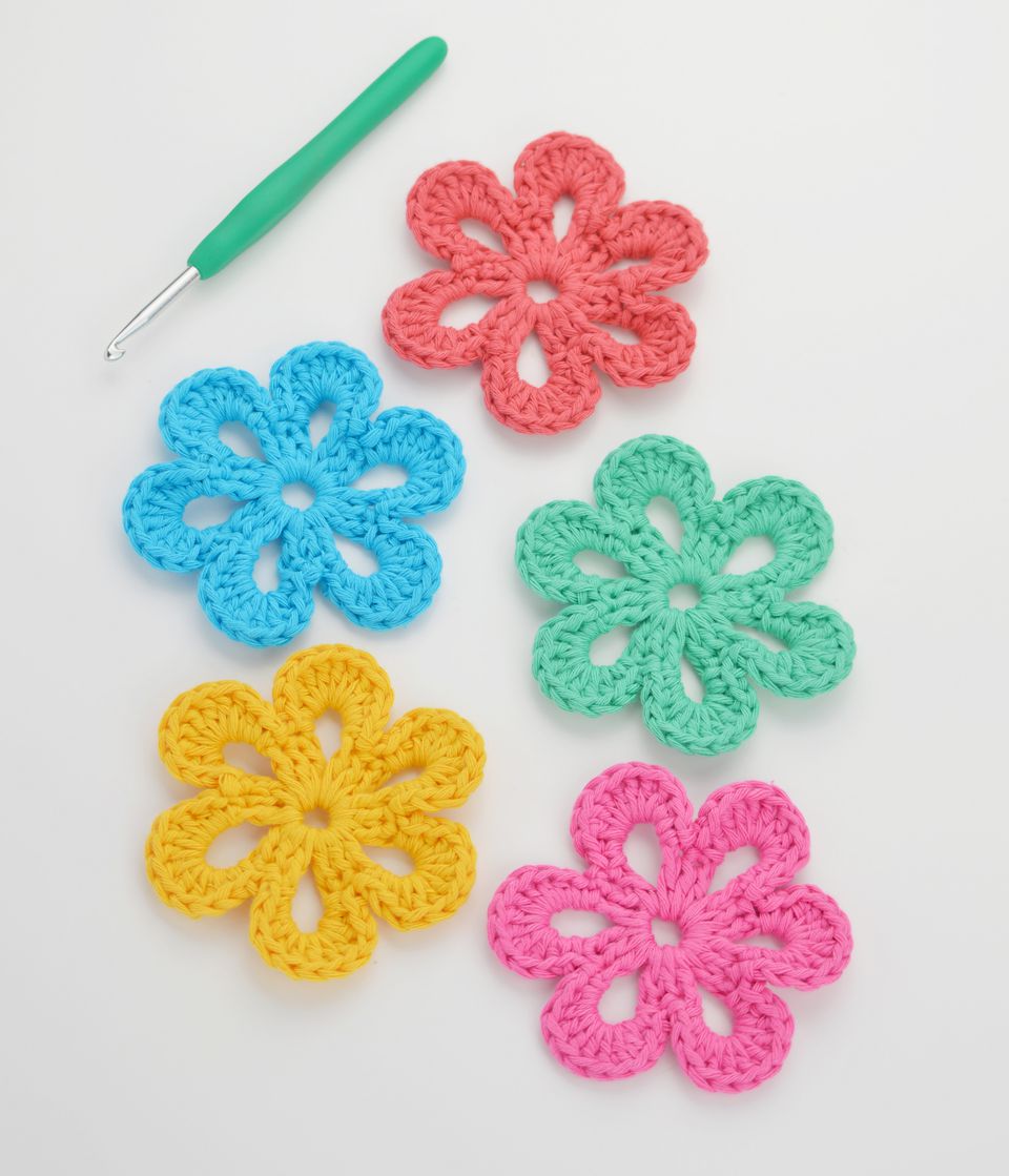 Easy, Free Crochet Flower Pattern