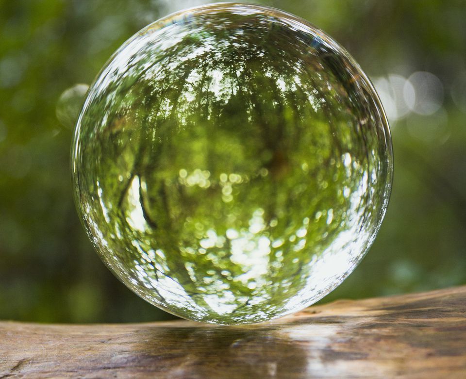 Use of Crystal  Balls in Feng  Shui  and Healing