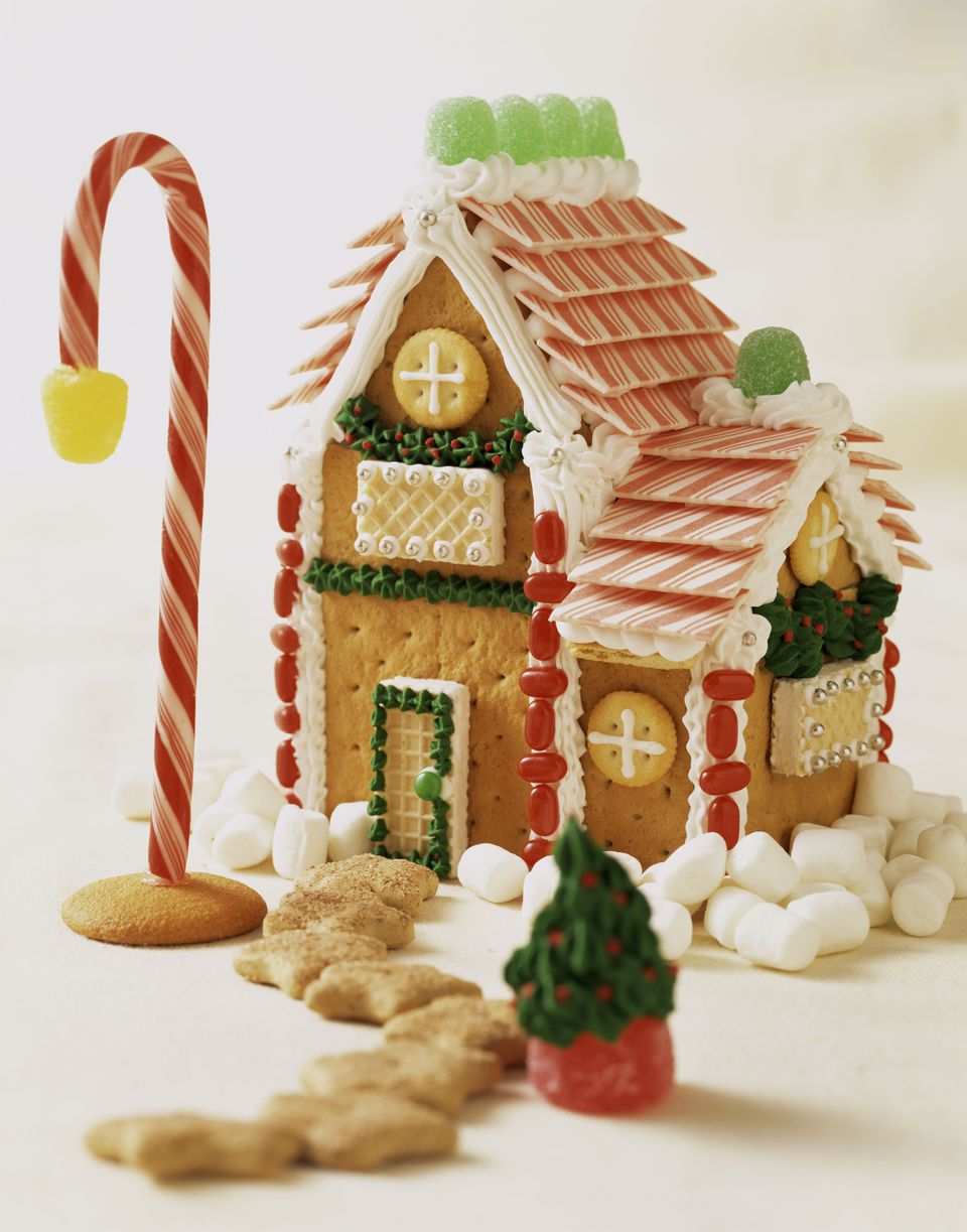 Graham Cracker Gingerbread Houses with Pictures