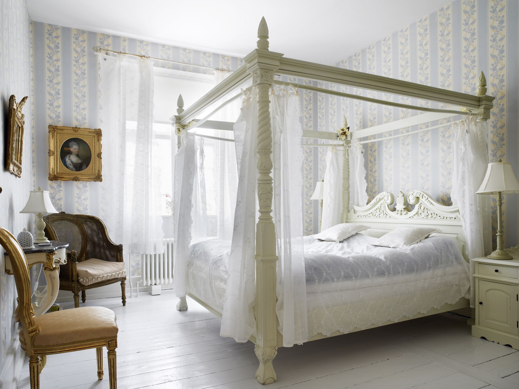 French Country Bedroom Sets and Headboards