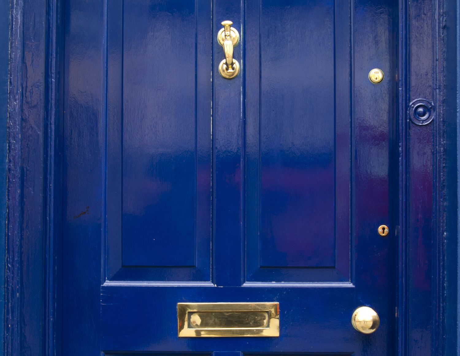 Feng Shui Colors for Your Southeast Front Door